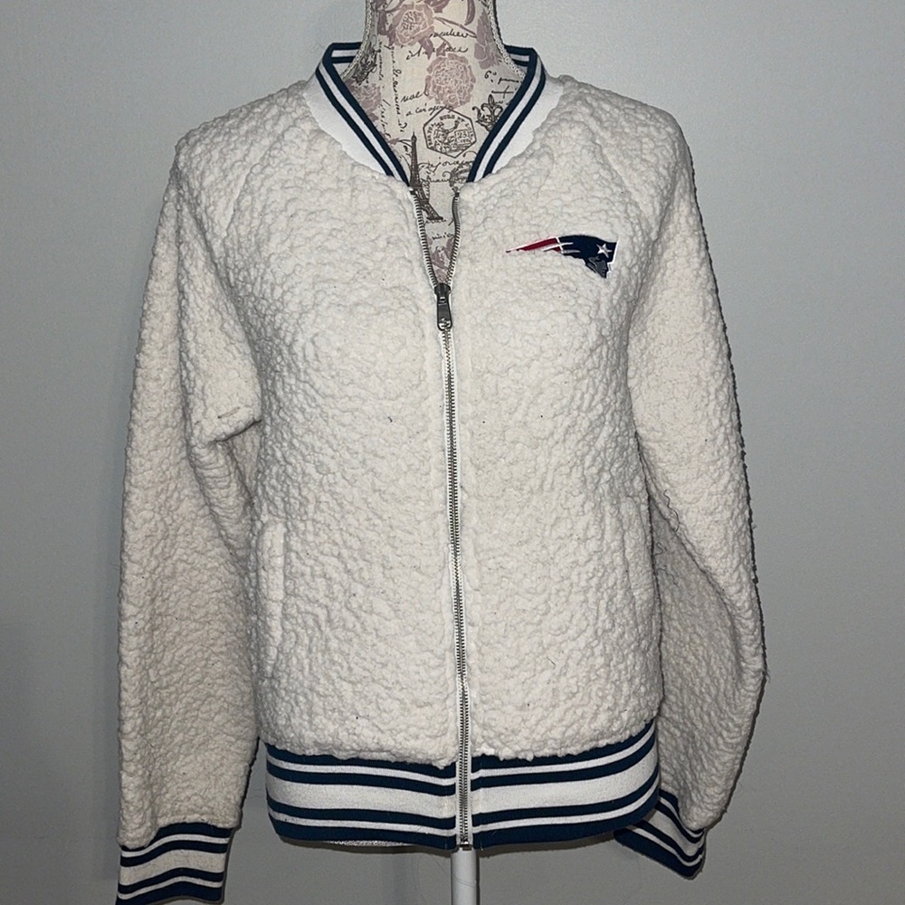 NFL Team Apparel Patriots Small Cream Sherpa Coat